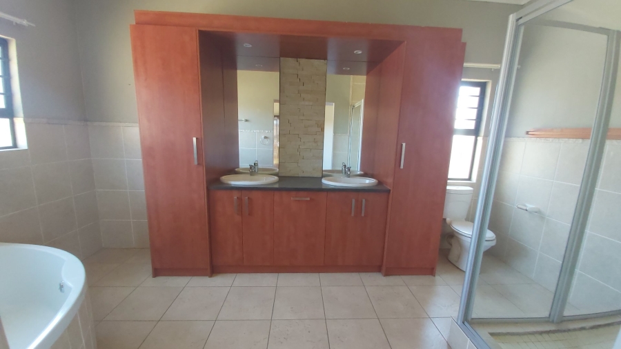 To Let 3 Bedroom Property for Rent in Hillside Free State